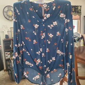 Elegant Floral V-Neck Blouse in Blue